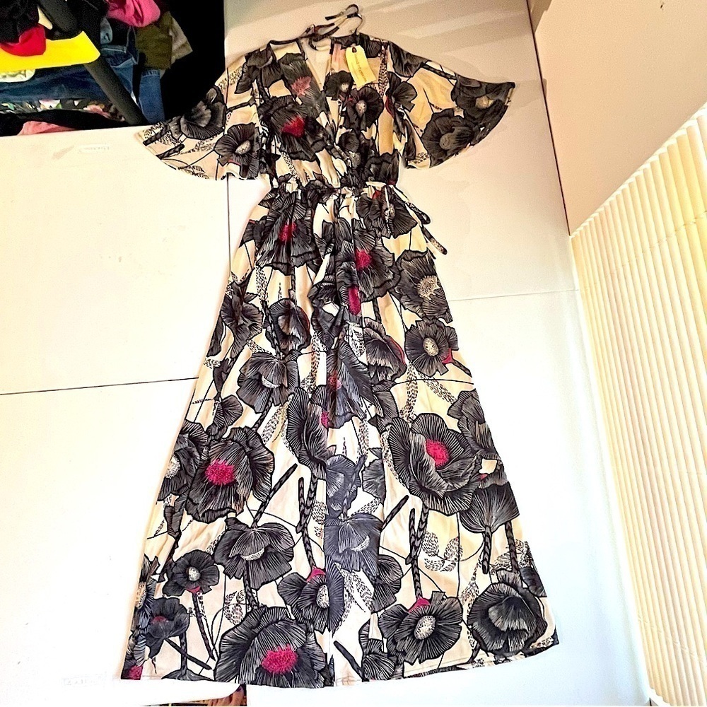 NWT BAND of Gypsies Black Pink Floral Shorts Skirt Slit Dress Size Small